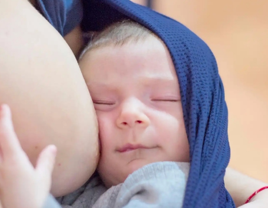 Glutão – o boneco polémico que visa incentivar o aleitamento materno