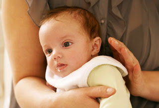 Não consigo que o meu filho arrote…