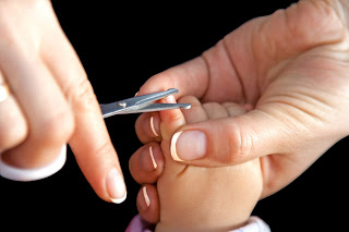 Mais um mito – As unhas dos bebés devem-se cortar com os dentes?