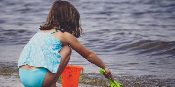 A pele atópica dos mais novos no verão: 6 passos para uma rotina saudável