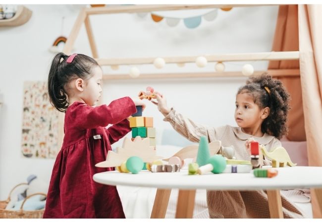 As escolas reabriram hoje: o que já sabemos da relação entre as crianças e a COVID-19