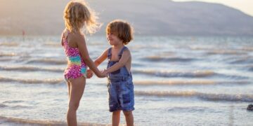 Sol e piscina: Conheça os amigos e os inimigos da pele atópica dos mais novos no verão