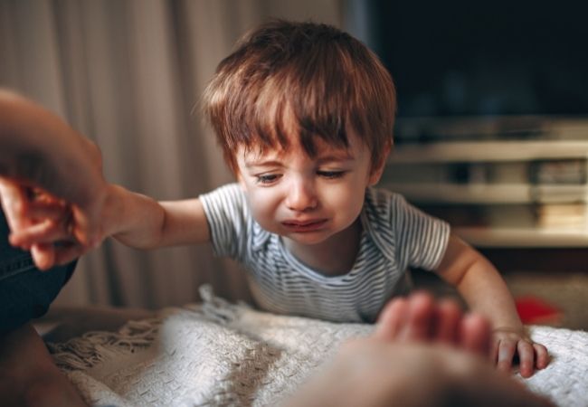 O meu filho chora sempre que o deixo na escola – a que devo estar atento?