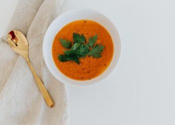 Sopa ou papa: Qual é que se deve introduzir primeiro?