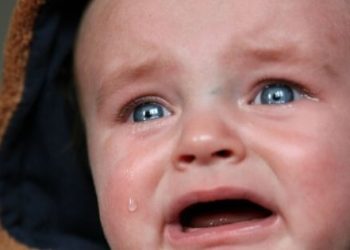 Em que situações se deve deixar um bebé chorar?