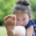 O meu filho gosta de andar descalço – devo deixar?