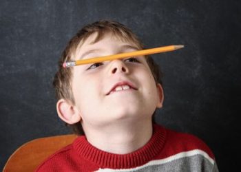A professora do meu filho diz que ele é muito distraído – será um problema?
