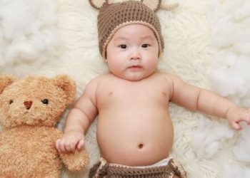 O meu filho tinha umas borbulhas e agora está com marcas – é normal?