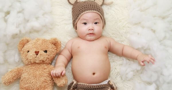 O meu filho tinha umas borbulhas e agora está com marcas – é normal?