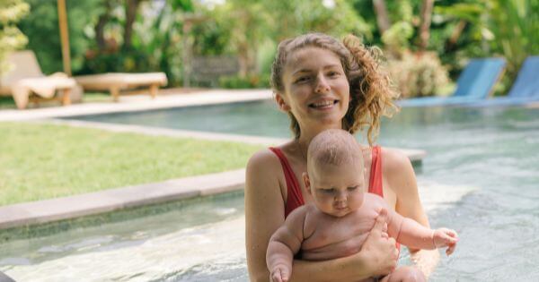 Os bebés podem ir à piscina?