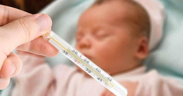 A febre do meu filho está sempre a subir e desce – é normal?