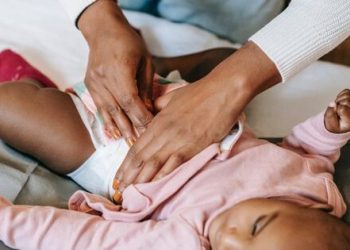 É importante colocar creme na zona da fralda dos bebés?