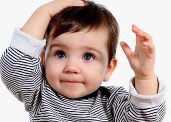 O meu filho gosta de bater com a cabeça no chão – devo preocupar-me?