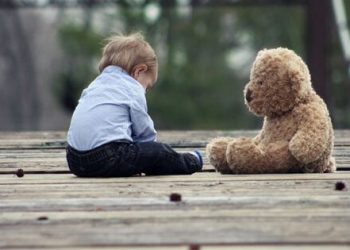 O meu filho gosta de falar sozinho – é normal?