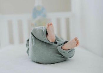 Os bebés devem dormir no berço ou na alcofa?