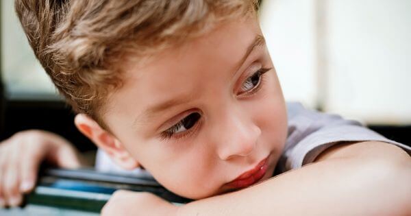 O meu filho portou-se mal na escola – o que devo fazer?