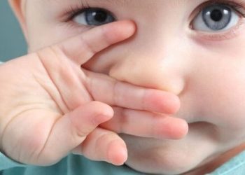 Deve-se lavar o nariz dos bebés todos os dias?