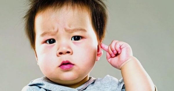 O meu filho está com uma otite – precisa de um antibiótico?