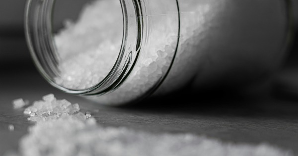 Porque é que o sal não se deve introduzir antes do ano de idade?