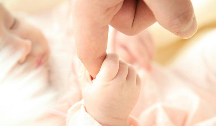 Clampagem tardia do cordão umbilical e colheita de células estaminais