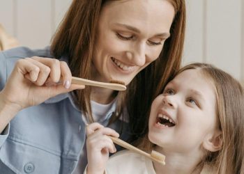 As crianças devem lavar os dentes nas escolas?