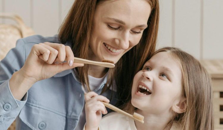As crianças devem lavar os dentes nas escolas?