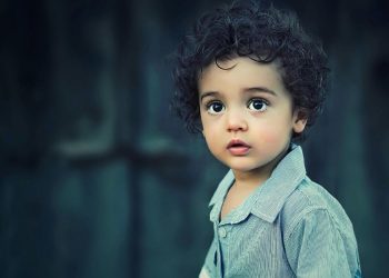 O meu filho está sempre rouco – qual será a causa?