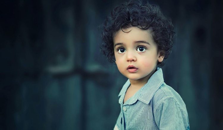 O meu filho está sempre rouco – qual será a causa?