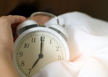 Porque é que se diz que “dormir é meio sustento”?
