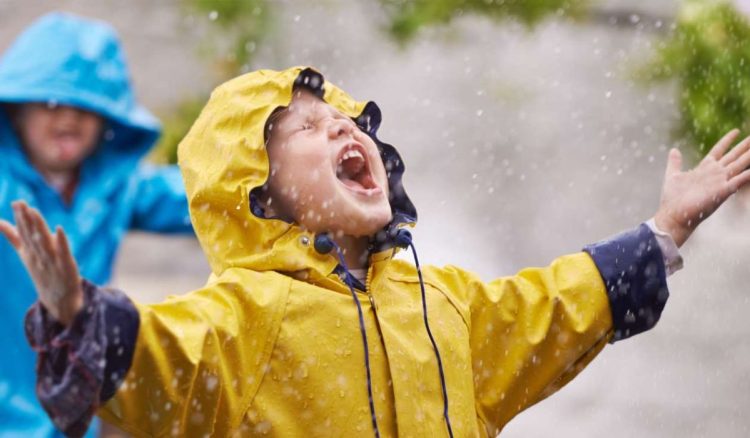 Já andou com o seu filho à chuva hoje?
