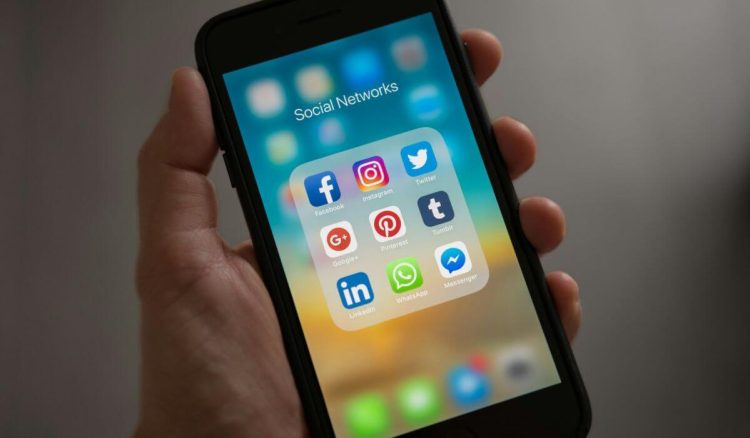 Não use dispositivos móveis em frente ao seu filh@!