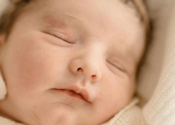 Os bebés precisam de almofada?