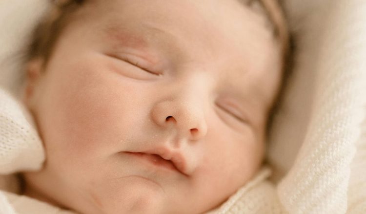 Os bebés precisam de almofada?